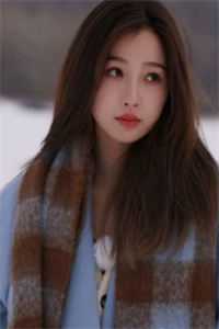 活成前任白月光后，她桃花朵朵开