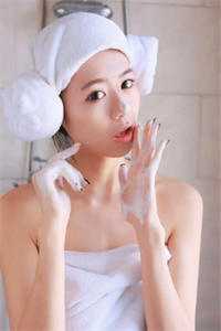 老公亲手把婆婆骨灰倒进马桶(白月光余莹)完整免费小说_完结好看小说老公亲手把婆婆骨灰倒进马桶(白月光余莹)