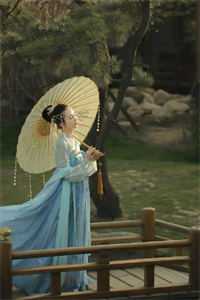 要他坠下神坛