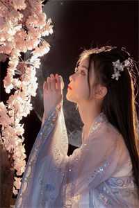 女儿火化时，渣总在为白月光放烟花