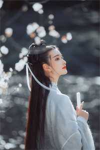 为救落水小孩牺牲后，我重生了
