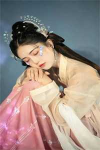 花开半夏等今朝
