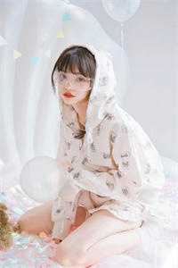 我投入奶狗大佬怀里后，他激动疯了