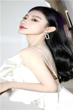 那暴发户的女儿又娇又美还会捉鬼(马玲花马梨花)完结好看小说_最新更新小说那暴发户的女儿又娇又美还会捉鬼马玲花马梨花