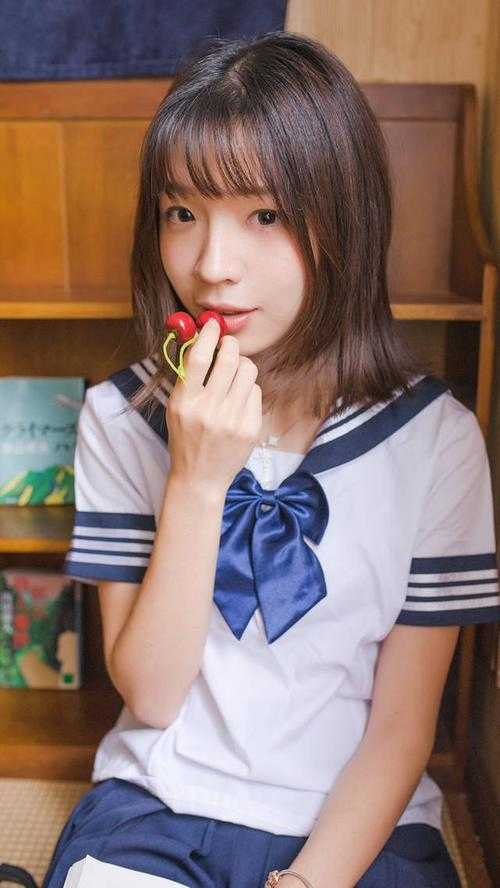 放弃暗恋后，疯批哥哥宠她入骨