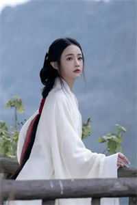 俯仰流年八年春