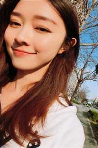 穿成炮灰女主后，引诱了疯批暴君