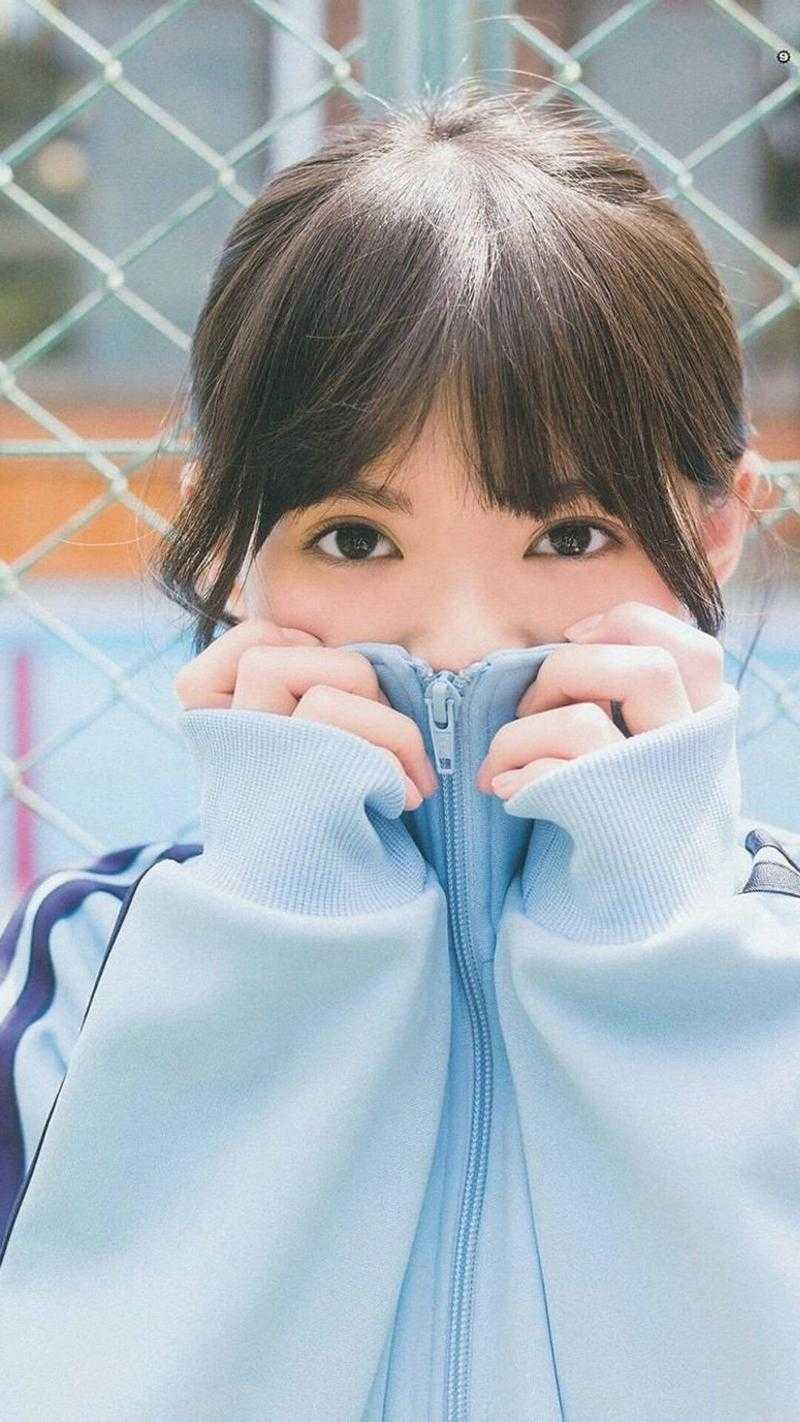 装成小白花后，她缠上了隔壁糙汉