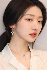 重生后，暗恋大佬成了粘人精