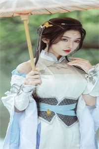 雾逢青山远见舟