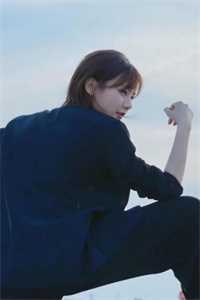 凌晨，她抱着女儿去洗胃