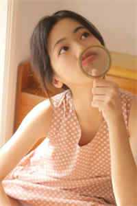 凌晨，她抱着女儿去洗胃