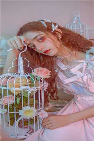 死在祭台后，谢世子疯了