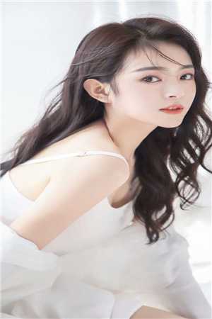 听到皇帝心声后，我成了他宠妃