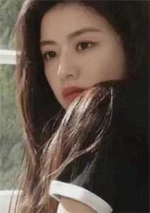 我越过无垠荒秋