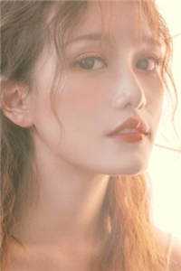 樱花树下站谁都美