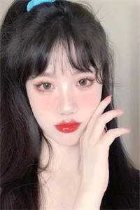 活成前任白月光后，她桃花朵朵开