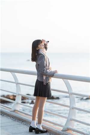 从此星辰远，归途似海深