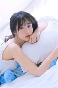 与白月光重逢后，清冷校草红眼跪哄
