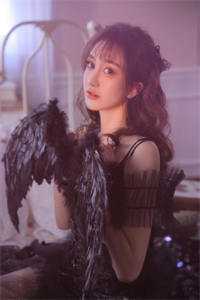 爱如毒素蔓延，异国再无她香