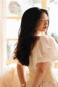 拍卖会上，老婆天价为男助理点天灯