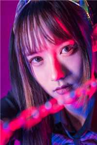 八零年代，旧衣柜连通隔壁少女家