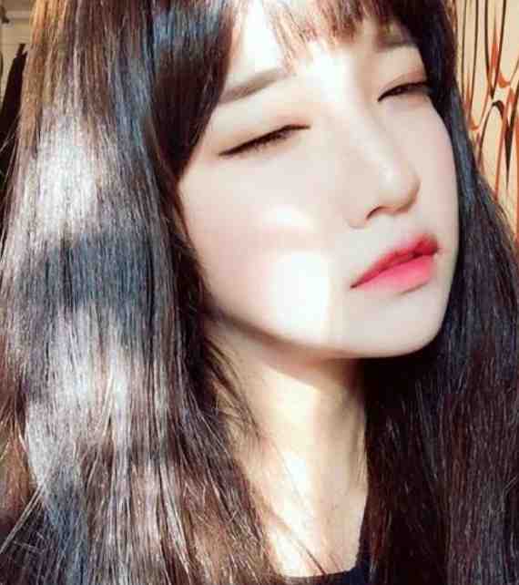 村子被土匪袭击时，丈夫却在城里陪白月光看电影
