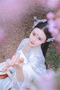 千金为婢，杀疯后给全府上坟