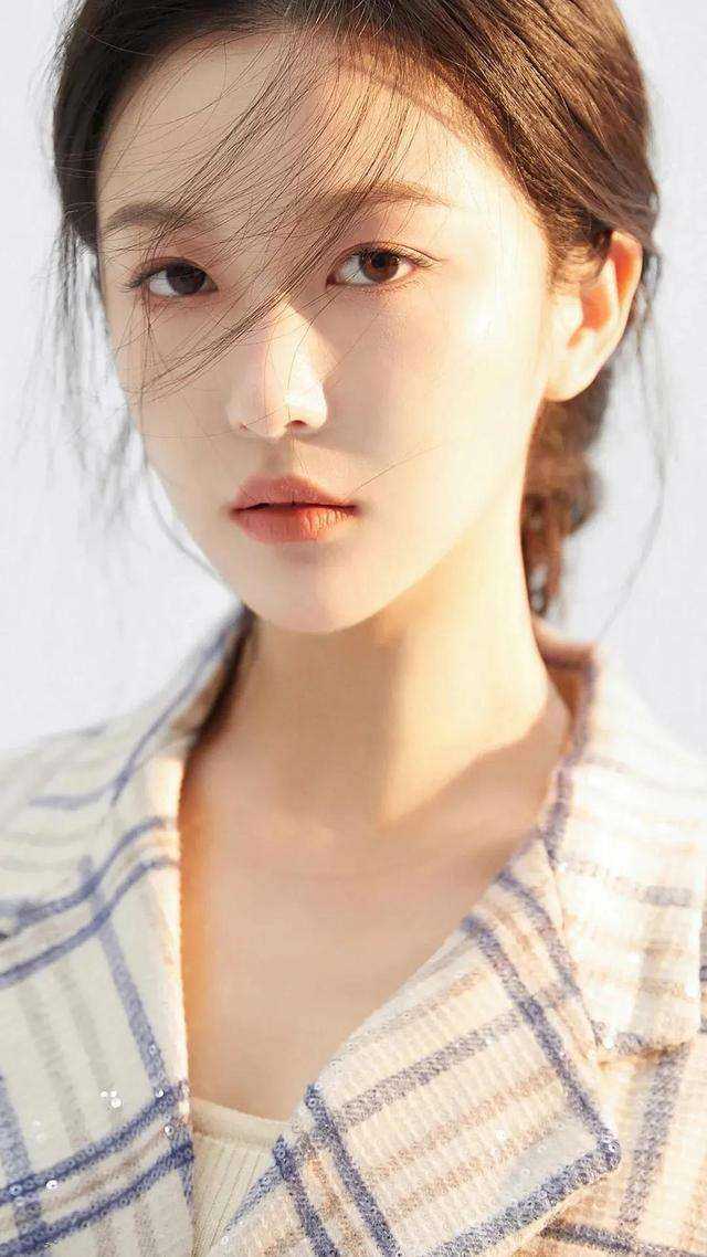 和黑皮体育生日日加练秒回春，瞎眼前夫跪求复婚